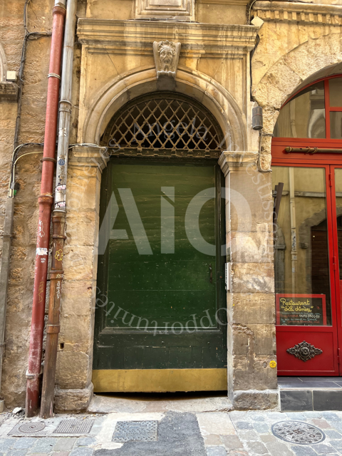   Murs commerciaux de caract�re � Lyon 5   Restaurant avec cave exploitable 