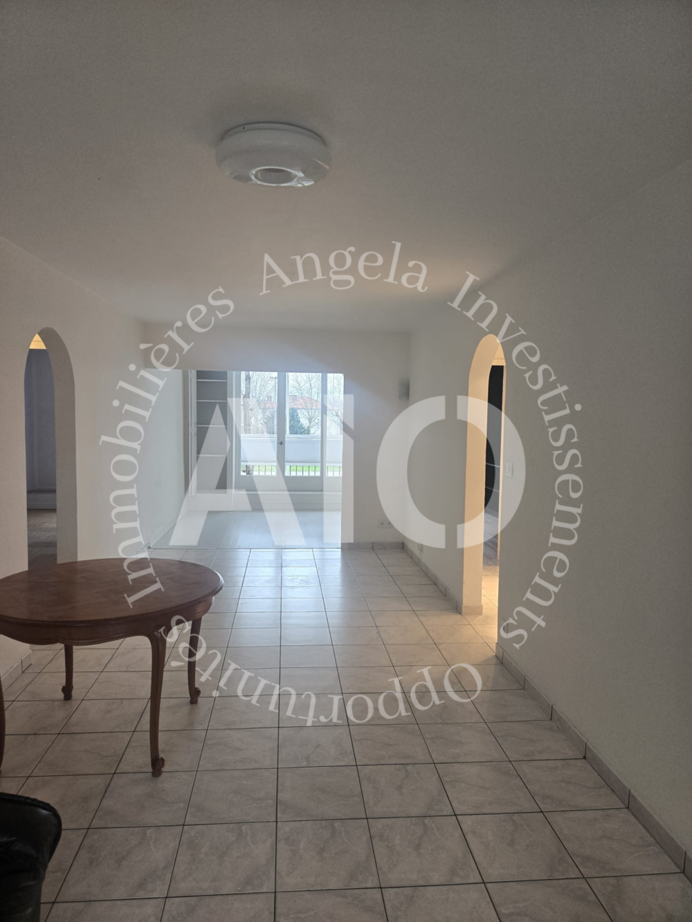 Appartement T5 pièces avec balcons, cave et stationnement Avenue de la République à Tassin-la-Demi-Lune