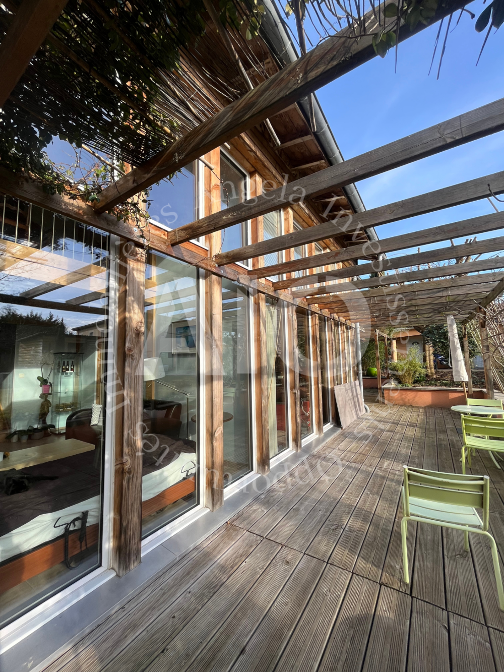 Magnifique maison d'hôte situé à Neyron, d'une surface de 330m2, offrant de nombreuses possibilités de projet