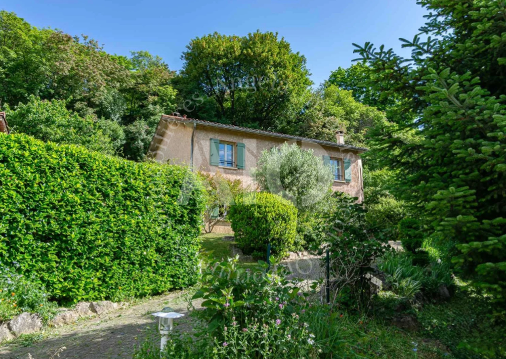 Villa R+1 de 200m2 et jardin de 800m2 dans la commune de Couzon au Mont d'Or
