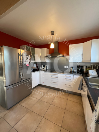  Maison  vendre 10 pices 360 m