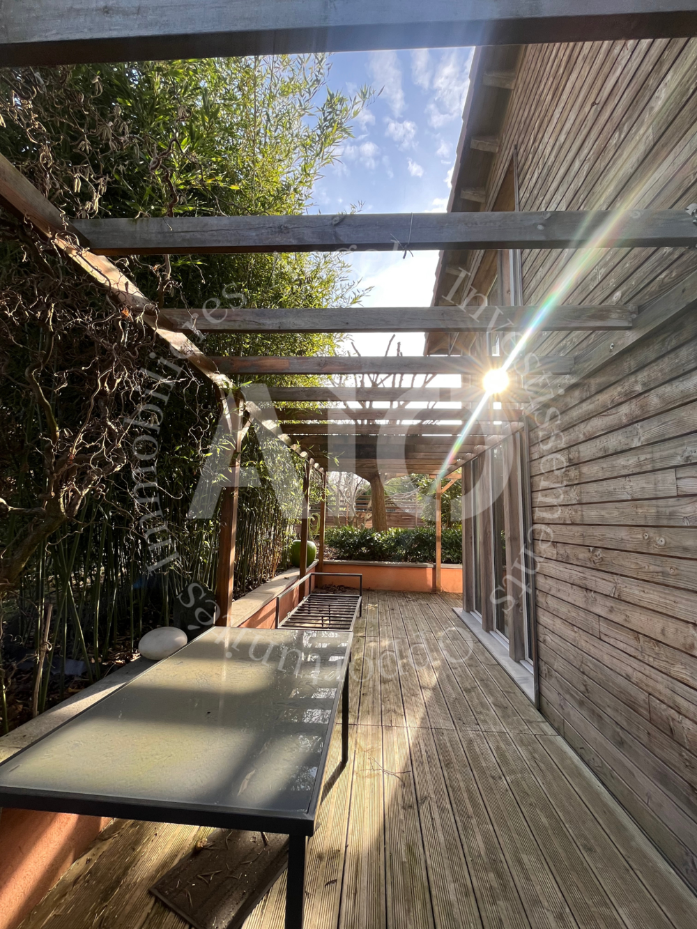 Magnifique maison d'hôte situé à Neyron, d'une surface de 330m2, offrant de nombreuses possibilités de projet