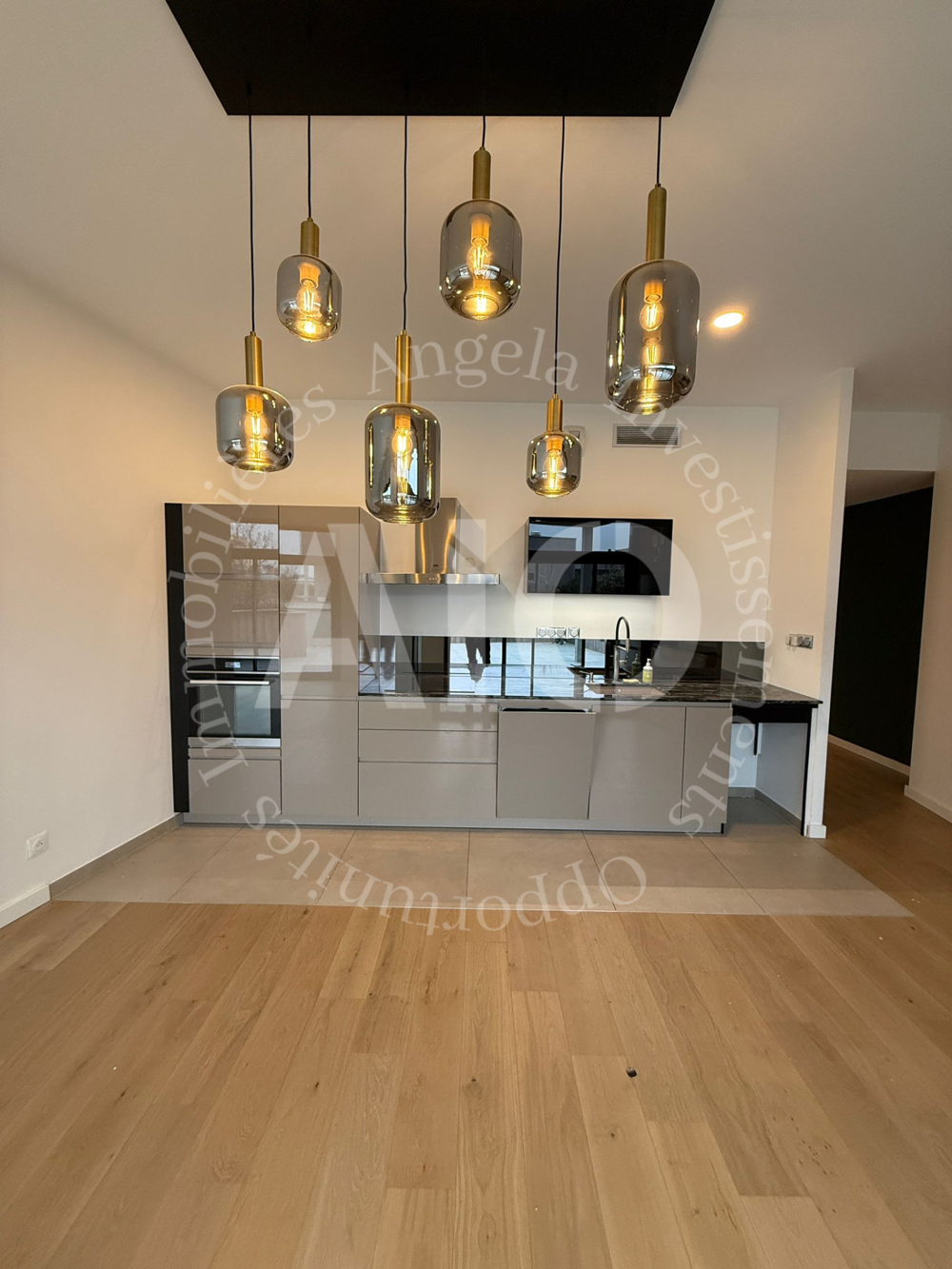 APPARTEMENT 121M2 EN DERNIER ÉTAGE AVEC TERRASSE ET 3 GARAGES