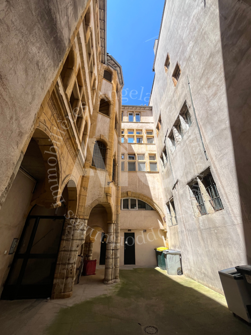 Lots de 3 Studios aménagés avec mezzanine à Lyon 5