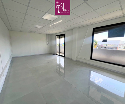 Bureau professionnel r&eacute;nov&eacute; &agrave; louer   35 m2   Jarry 693 97122 Baie mahault