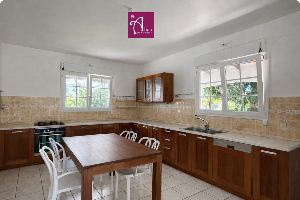 Location Maison MAISON MEUBL�E GRAND JARDIN CLOTUR� ST ANNE/MOULE Ste anne