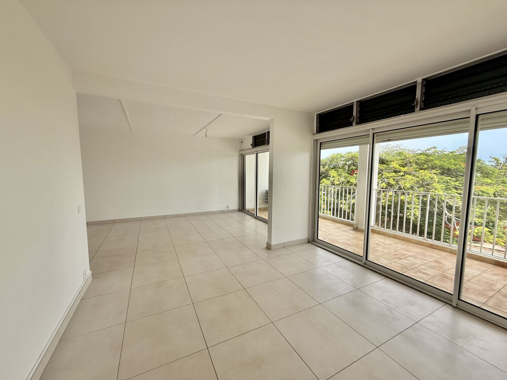 APPARTEMENT T3 DE 95 M2 ENVIRON AVEC TERRASSE, GARAGE FERMÉ, PISCINE, CITERNE ET TENNIS - L'HOUEZEL