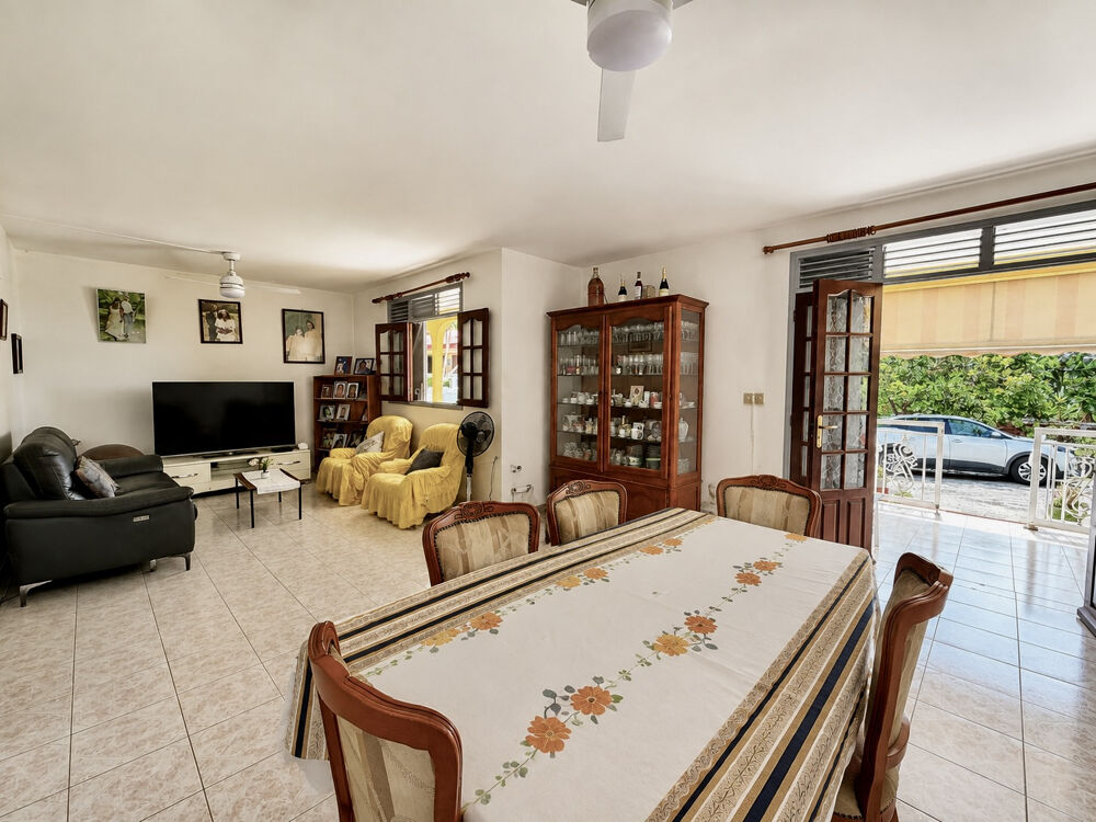 Vente Maison À VENDRE - Maison avec potentiel constructible sur un terrain de 1280 m2 à PETIT-BOURG Petit bourg