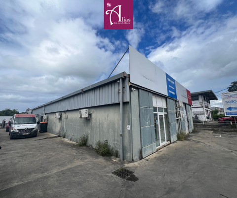 &Agrave; louer - Local commercial 340m2 - Emplacement avec visibilit&eacute; - JARRY 7103 97122 Baie mahault