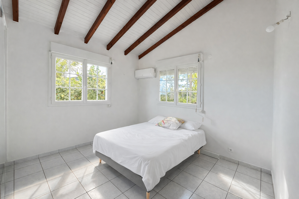 Location Maison MAISON MEUBL�E GRAND JARDIN CLOTUR� ST ANNE/MOULE Ste anne