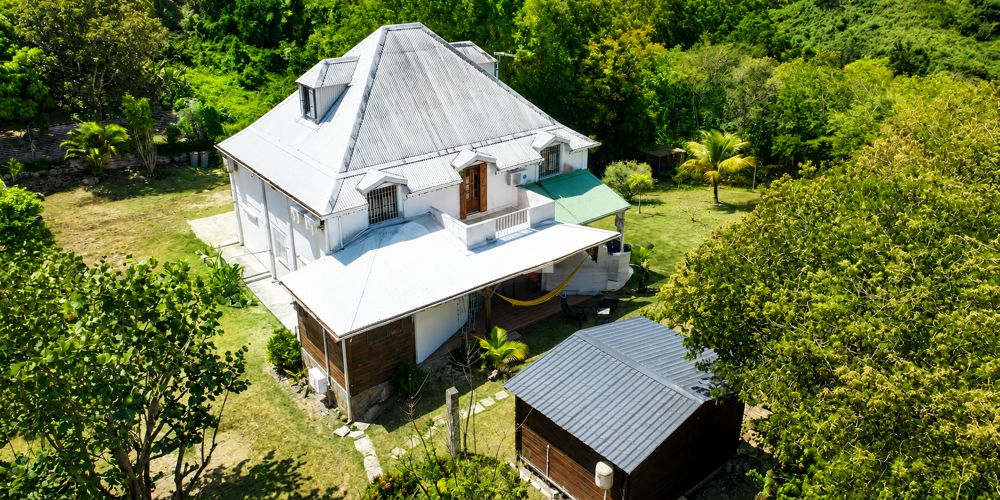 Vente Immeuble Immeuble de rapport au Gosier Périnet   3 duplex loués   Terrain 2020 m2   Rentabilité attractive Le gosier