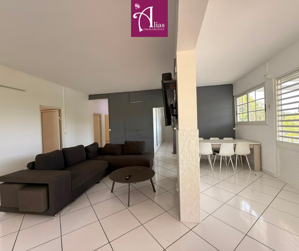 Location Appartement À louer   Appartement F5 meublé avec citerne d'eau  Secteur Dugazon, Les Abymes Les abymes