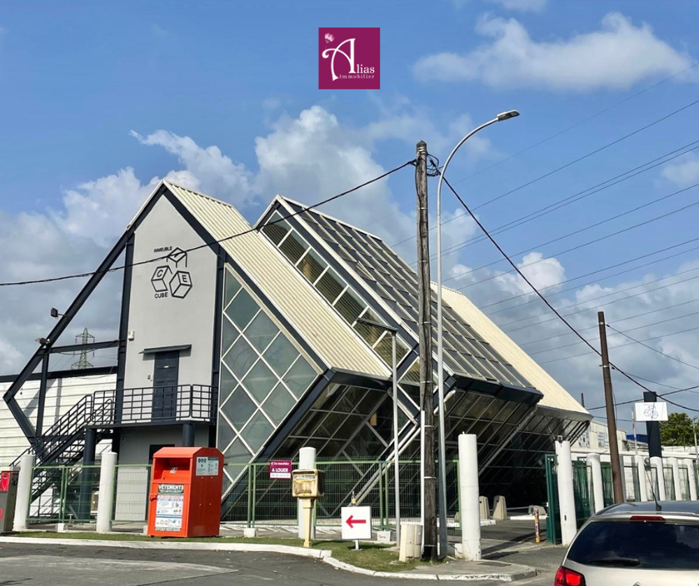   LOCAL DE 340M2 AU RDC IDEALEMENT SITUE 