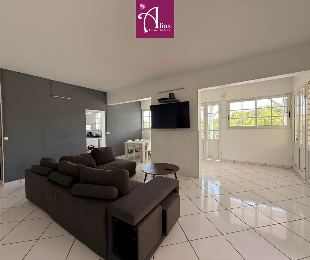 Location Appartement À louer   Appartement F5 meublé avec citerne d'eau  Secteur Dugazon, Les Abymes Les abymes