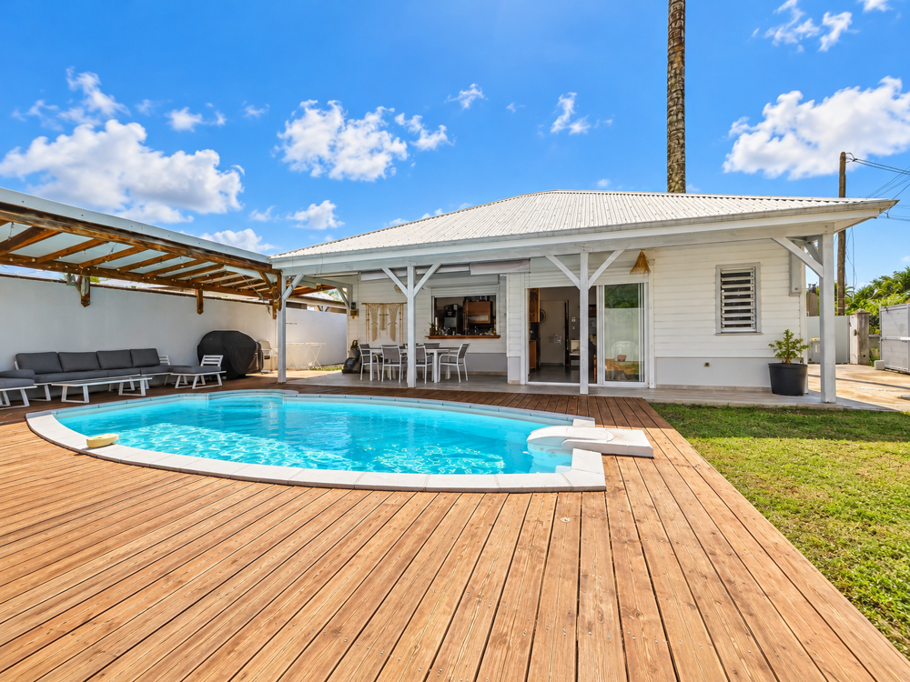Vente Maison Maison F3 avec piscine et plage à pieds - Anse à la barque St francois