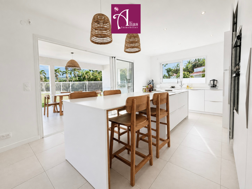 Villa contemporaine F6 de 205 m2 avec piscine à Duquerry Petit-Bourg