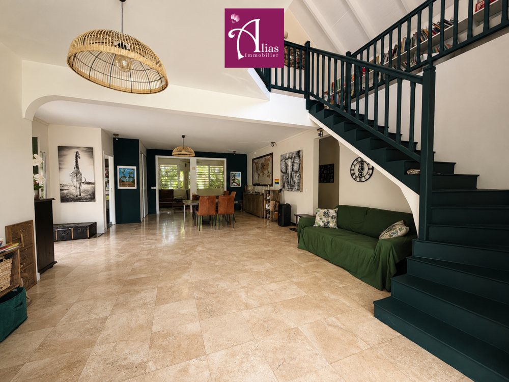 Coup de coeur à Baie-Mahault Secteur prisé de Raiffer - Villa F5 familiale de 203 m2 sur un terrain plat de 1