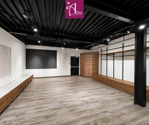 &Agrave; louer - Local commercial de 100 m2 &agrave; Jarry   Emplacement strat&eacute;gique avec vitrine et belle hauteur sous plaf 2440 97122 Baie mahault