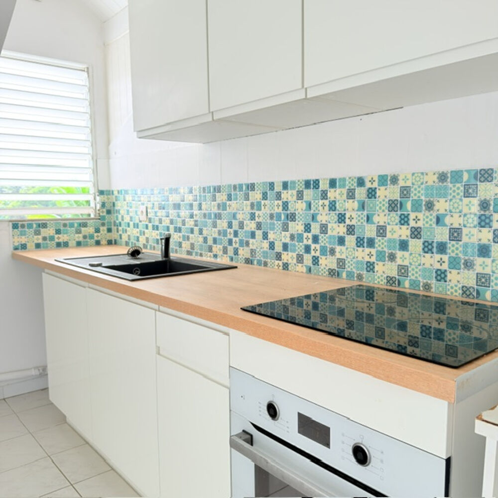 LOCATION Appartement F4 à Moudong Sud - petite vue mer