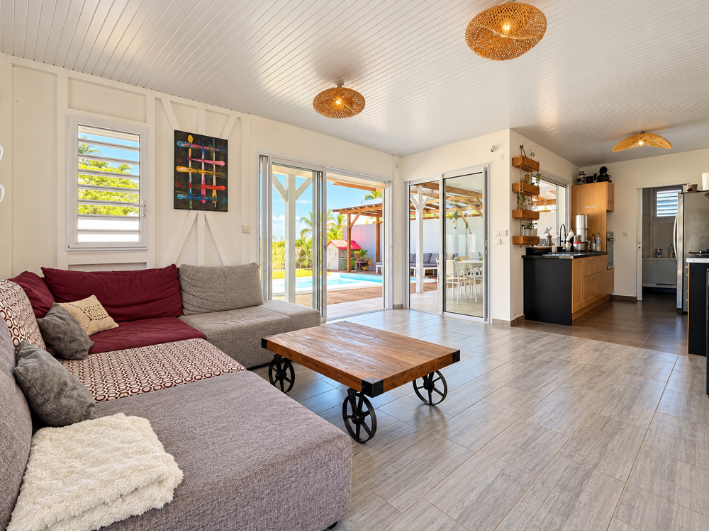 Vente Maison Maison F3 avec piscine et plage à pieds - Anse à la barque St francois