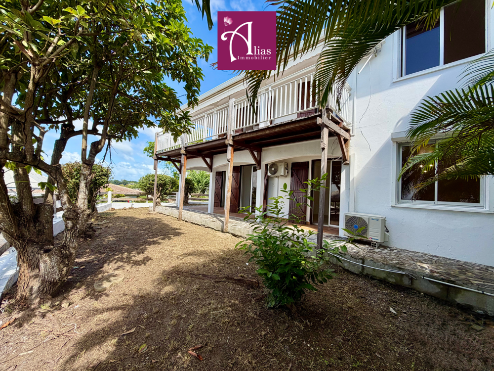 À LOUER GRANDE MAISON MITOYENNE F4 VUE MER À LA MARINA DU GOSIER
