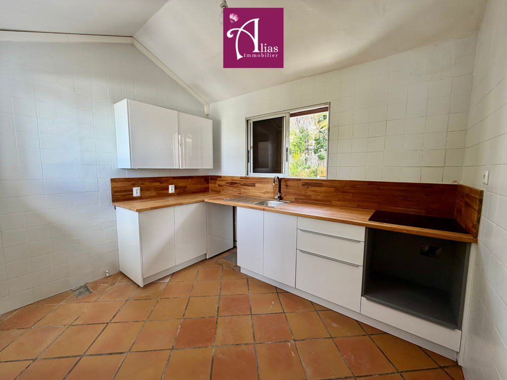 À LOUER GRANDE MAISON MITOYENNE F4 VUE MER À LA MARINA DU GOSIER
