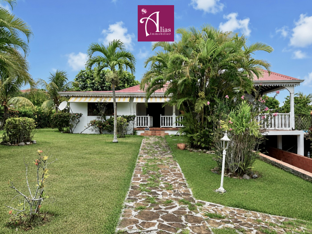 À vendre Maison à rénover F5 de 125 m2 avec piscine sur 1 001 m2 de terrain Fort potentiel - Secteur La Jail