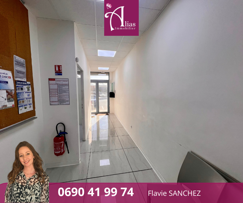   � Louer - Local RDC 65m2 - Jarry 