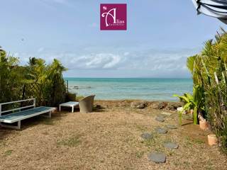 Vente Appartement À VENDRE -  Appartement d'exception meublé et rénové avec jardin privatif en front de mer Le gosier