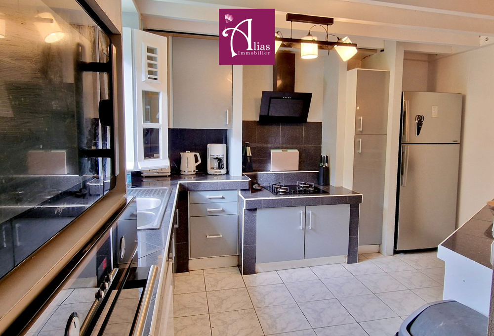 Location Maison Villa F5 meublée avec piscine sur une jolie propriété dans les hauteurs de Valombreuse Petit bourg