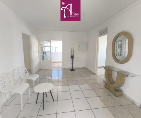 &Agrave; louer - Local professionnel 95 m2   Trioncelle, Baie-Mahault   Proche Destreland 2740 97122 Baie mahault