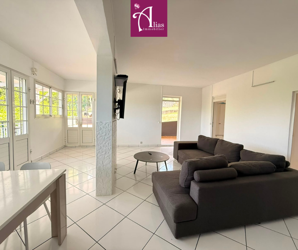 Location Appartement À louer   Appartement F5 meublé avec citerne d'eau  Secteur Dugazon, Les Abymes Les abymes