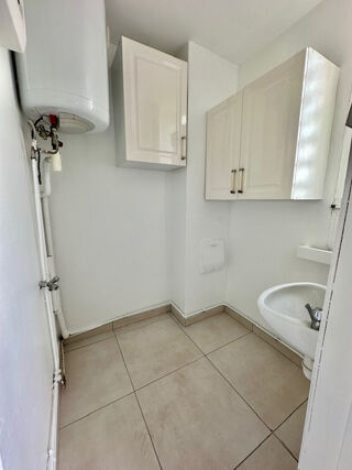 Appartement à louer 3 pièces 96 m²