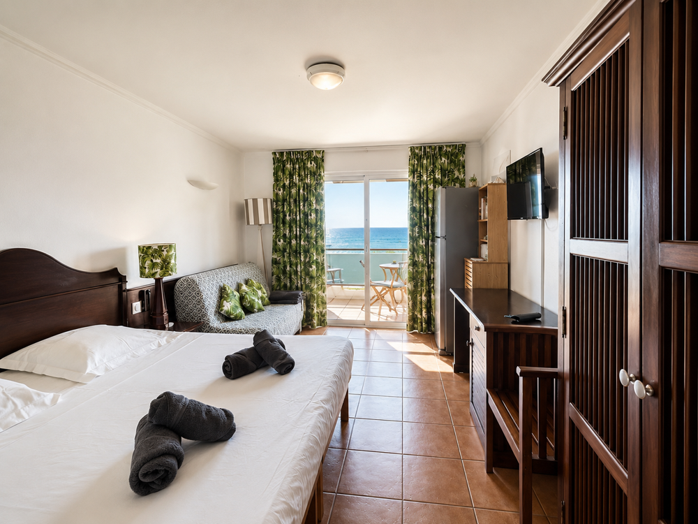 Vente Appartement Studio vue mer en première ligne à Sainte-Anne   Dernier étage   Résidence sécurisée avec accès plage Sainte anne