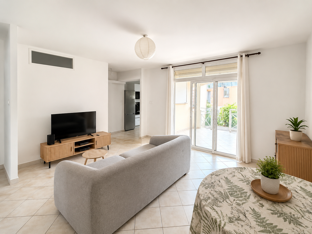EXCLUSIVITÉ Coup de coeur à Moudong ! T3 rénové en rez-de-chaussée dans résidence sécurisée avec piscine à B