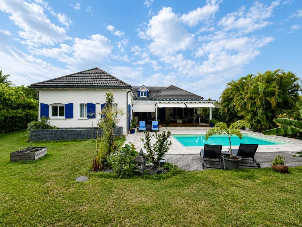 EXCLUSIVITÉ COUP DE COEUR | Villa F5 de 161m2 avec piscine et jacuzzi à LA GRIPPIÈRE, PETIT-BOURG