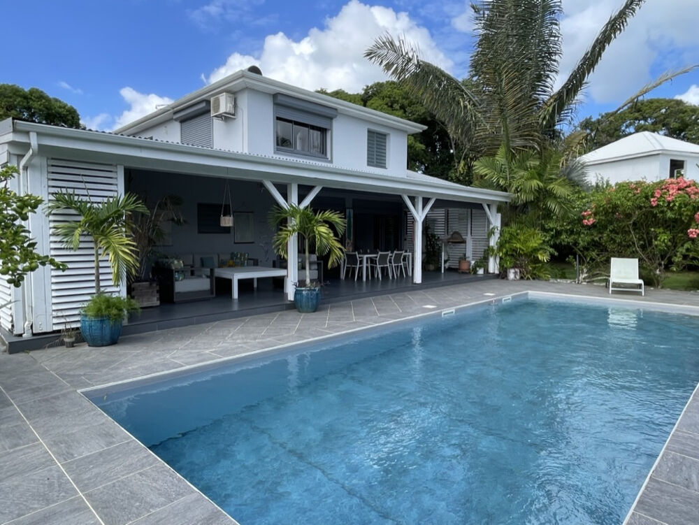 Location Maison LOCATION VILLA F6 MEUBLEE avec Piscine, garage et bungalow F2 (entr jardin et piscine inclus) Baie mahault