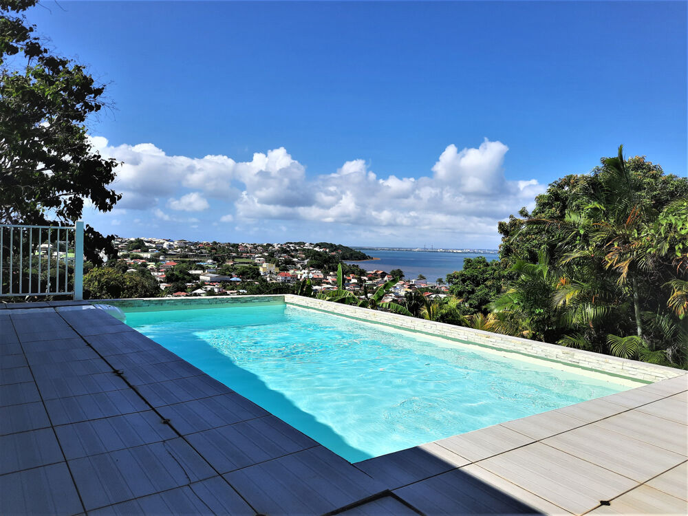 LOCATION Villa F5 avec PISCINE à Petit-Bourg VUE MER