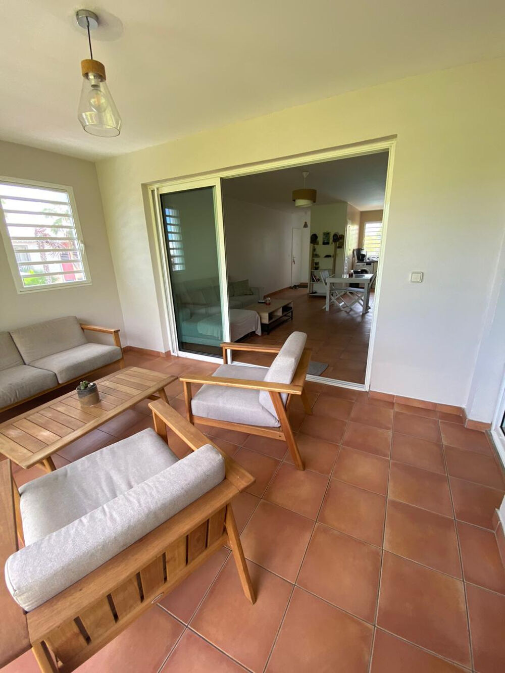 Location Appartement Location F3 meublé avec 2 salles de bains Baie mahault