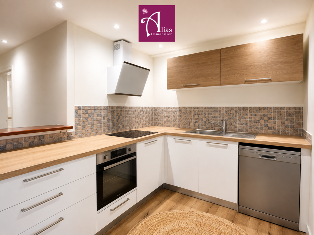 À VENDRE - Appartement d'exception meublé et rénové avec jardin privatif en front de mer