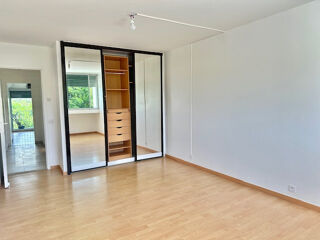  Appartement à louer 3 pièces 96 m²