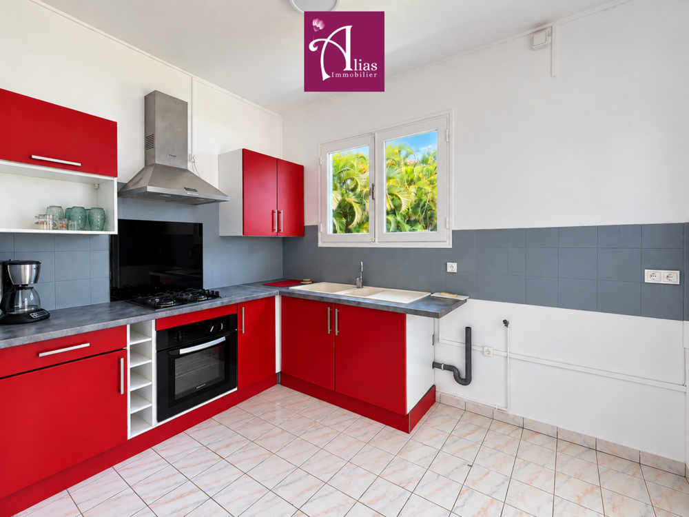 À VENDRE - Villa F4 avec petite piscine + T2 indépendant au Gosier