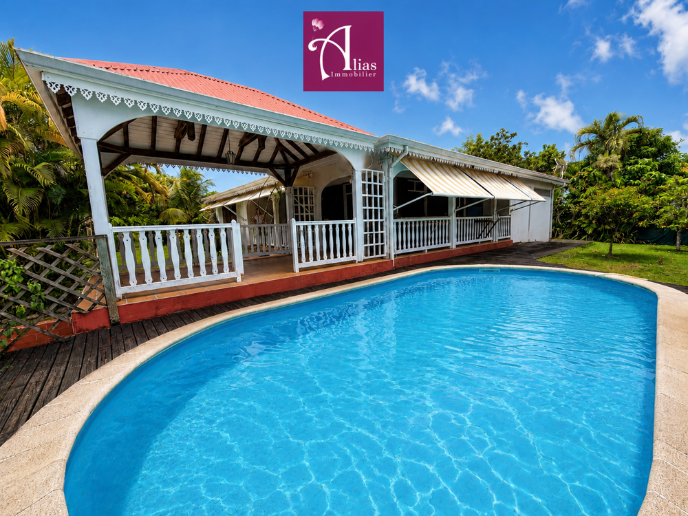À vendre Maison à rénover F5 de 125 m2 avec piscine sur 1 001 m2 de terrain Fort potentiel - Secteur La Jail