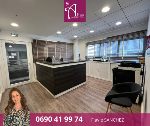 &Agrave; louer - Local professionnel de standing 200m2 - Etage avec ascenseur - Jarry 6670 97122 Baie mahault