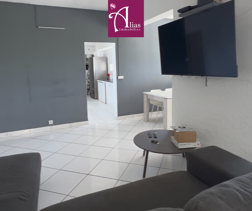 À louer Appartement F5 meublé avec citerne d'eau Secteur Dugazon, Les Abymes