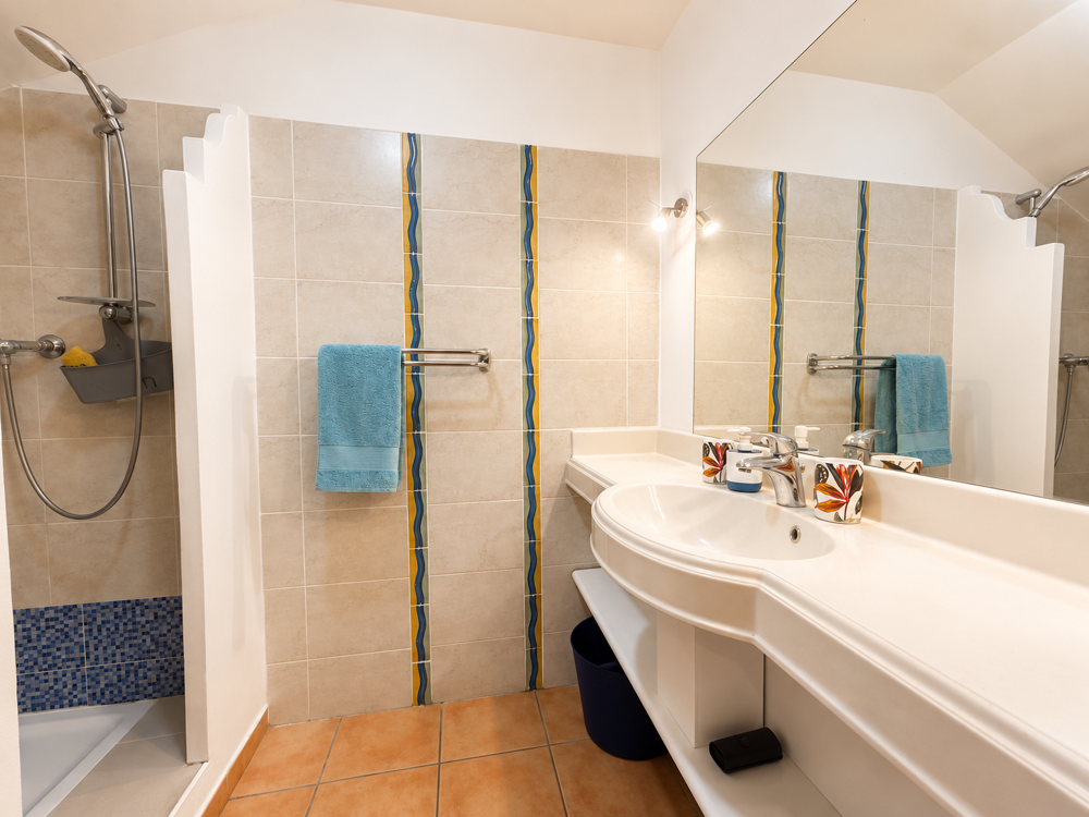 Vente Appartement Studio vue mer en première ligne à Sainte-Anne   Dernier étage   Résidence sécurisée avec accès plage Sainte anne