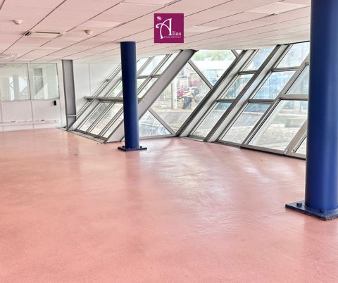   LOCAL DE 340M2 AU RDC IDEALEMENT SITUE 