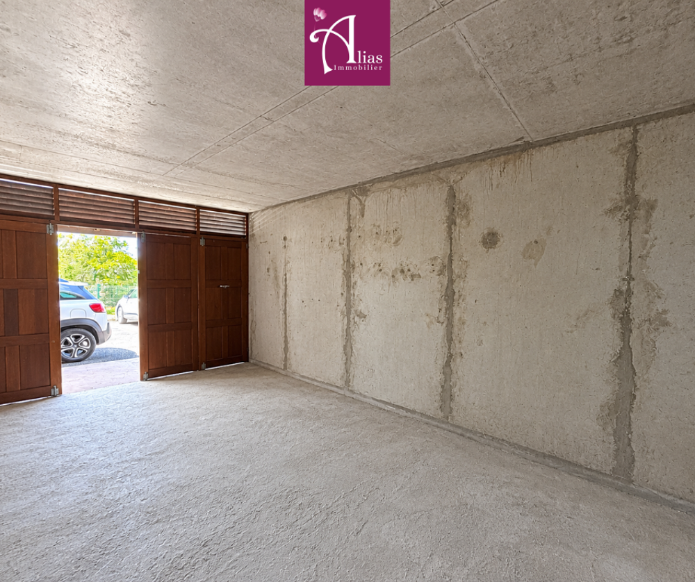   À louer - Box 16m2 - Résidence sécurisée, Bas du fort - Le Gosier 