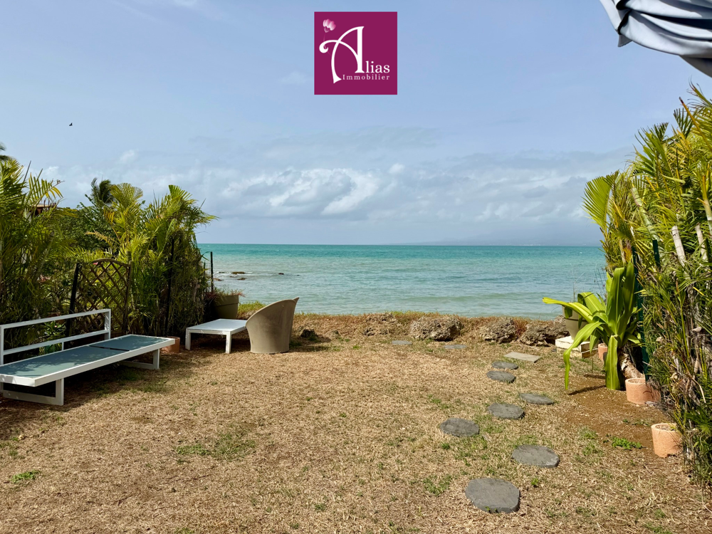 À VENDRE - Appartement d'exception meublé et rénové avec jardin privatif en front de mer