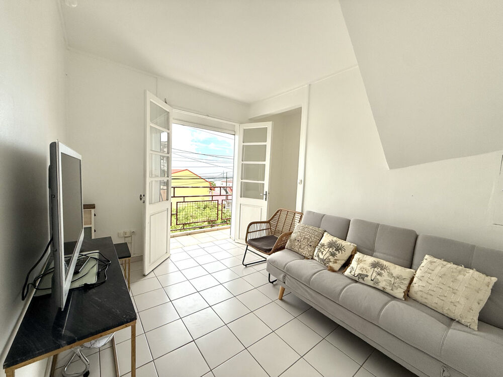 Appart T3 duplex meublé centre Basse-Terre eau/élect inclus